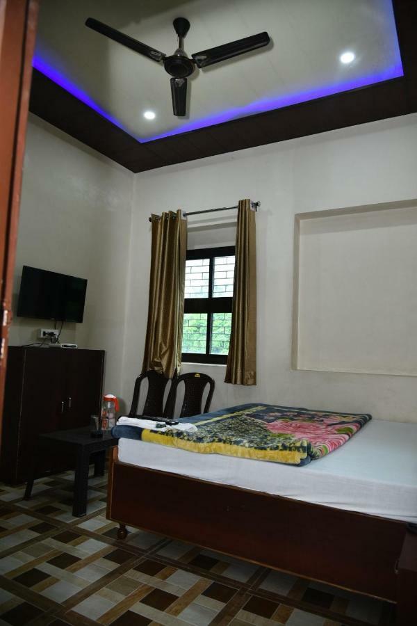 R D Palace Hotel Varanasi