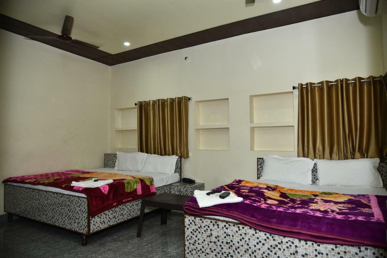 R D Palace