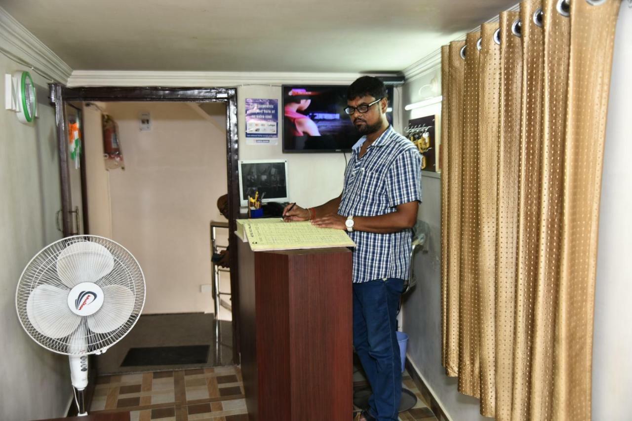 R D Palace Hotel Varanasi